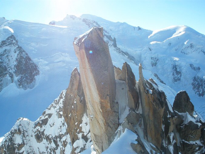Arete des Cosmiques 45.jpg - Et une trs belle tour avec le Mont Blanc en arrire plan